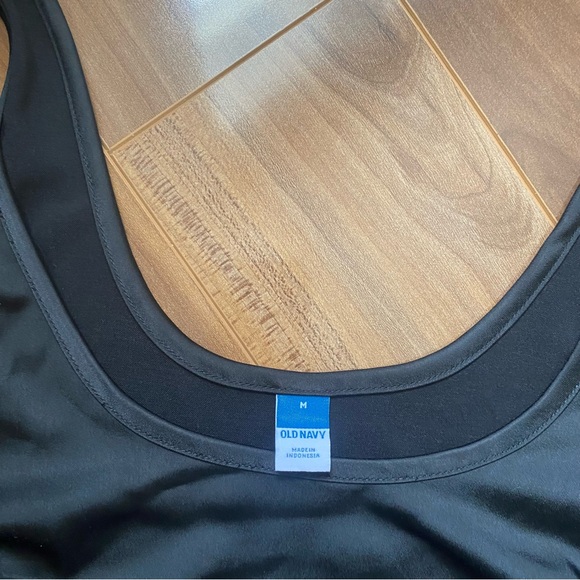 OLD NAVY SILK LOOKING TANK - Picture 2 of 4